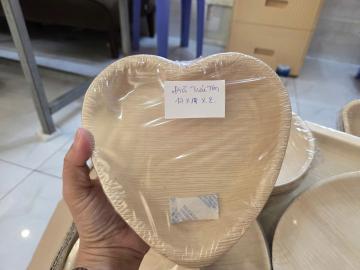 Đĩa trái tim mo cau 17cm 10 cái
